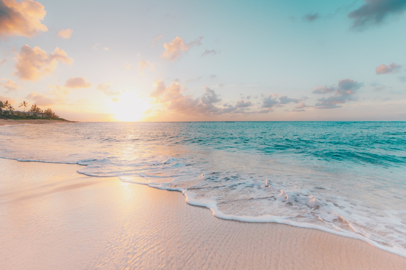 Une retraite au soleil — plage tropicale au crépuscule
